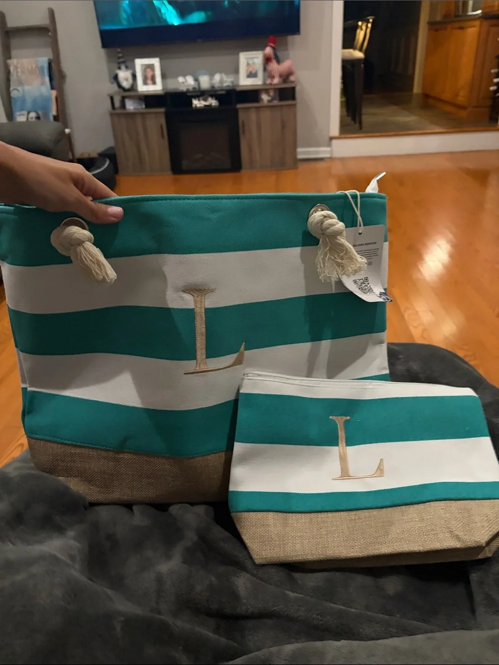 ☀️🏝️ YOOLIFE NEW  WITH TAGS STRIPED BEACH BAG WITH TOILETRY BAG - initial “L”